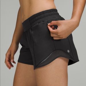 Lululemon hotty hot low rise 4” shorts